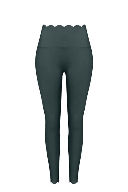 High-Waist Scallop Scrunch Legging