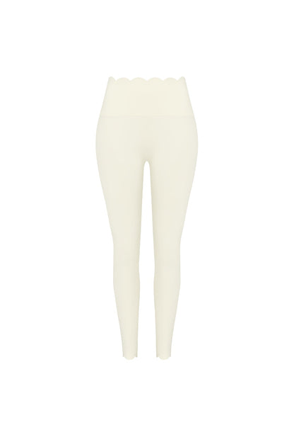 High-Waist Scallop Scrunch Legging